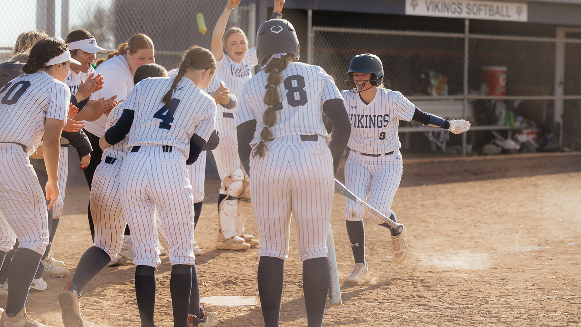 Lady Vikings Split Busy Weekend After Sweeping Wenatchee Valley
